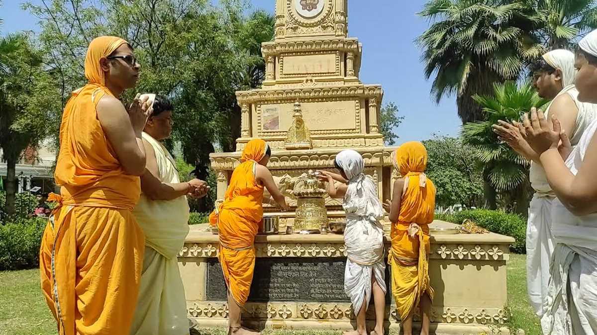 भगवान महावीर जन्मोत्सव धूमधाम से मनाया गया, निकाली गई शोभा-यात्रा